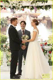 Bones Wedding Booth Bones Get Married See The Pics 01 Tv Weddings Booth And Brennan The Woman In White