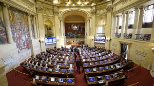 Colombia is bounded on the north by the caribbean sea, the northwest by panama, the south by ecuador and peru, the east by venezuela. Senado Caracol Radio