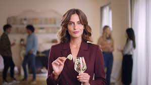 Der spritzige drink aus dem französichen aperitif, schweppes und ein paar besonderen zutaten überrascht deine gäste garantiert. Lillet Will Zur Aperitif Marke Selbstbewusster Frauen Werden W V