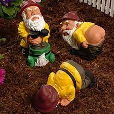 Strange And Unusual Garden Gnomes 18 Pics Funny Garden Gnomes Gnome Garden Gnomes