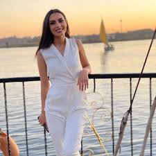 حيث توجهت متابعة، لكارمن بسؤالها: Ø¨Ø¹Ø¯ Ø®Ø·ÙˆØ¨ØªÙ‡Ø§ Ù…Ù†Ø° Ø§ÙŠØ§Ù… ÙƒØ§Ø±Ù…Ù† Ø³Ù„ÙŠÙ…Ø§Ù† Ø¨Ø±ÙÙ‚Ø© Ø§Ø®ØªÙ‡Ø§ Ø§Ù„Ø¹Ø±ÙˆØ³Ø© Ù…Ù† Ø­ÙÙ„ Ø²ÙØ§ÙÙ‡Ø§ Ø¬Ø±ÙŠØ¯Ø© Ù†ÙˆØ±Øª