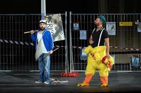 Luca bizzarri in diretta con la passione per il delitto. Sferisterio Macerata Opera Festival