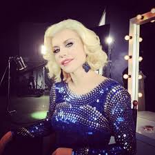 Loredana is an impressive live performer, fascinating vocalist and maverick musician experimenting thru her 20 years career with different sounds ranging. Loredana Groza A Inceput SÄƒ Isi Arate Varsta Cum Ii StÄƒ Artistei In Costum De Baie Spynews Ro