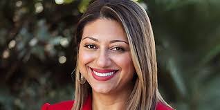 Rebecca Glasman's Instagram, Twitter & Facebook