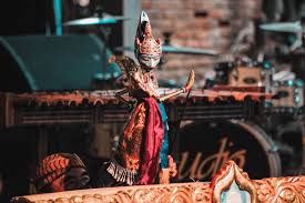 Wayang klitik or wayang karucil figures occupy a middle ground between the figures of wayang golek and wayang kulit. Wayang Golek Wikipedia