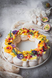 Pavlova En Couronne Aux Fruits Exotiques Recette Pavlova Recette Pavlova Fruits Exotiques