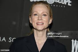 12,421 Laura Linney Photos & High Res Pictures