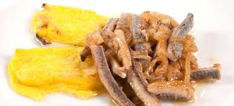 Togliere le ossa le aringhe con un coltello per disossare e rimuovere la testa e la coda dell'aringa. Ricette Aringhe Come Cucinare Aringhe Cucinarepesce Com Pagina 1
