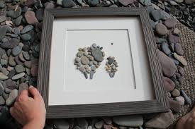 Ob mit weißem hintergrund und schwarzer schrift oder umgekehrt, die wand des treppenhauses entlang oder über. Steinbilder Basteln 20 Ideen Fur Schone Bilder Aus Steinen Als Wanddeko