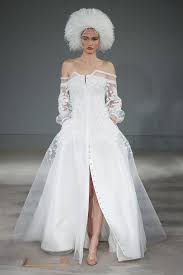 Grâce à cet article, savoir comment choisir la robe de mariée parfaite pour le grand jour va devenir plus facile pour vous. Decouvrez Les Plus Belles Robes De Mariees Du Monde Elle