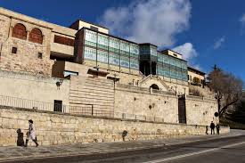 La casa lis es un impresionante edificio creado en 1905 sobre la muralla por el arquitecto joaquín vargas aguirre para el industrial miguel de lis. Casa Lis Museum Salamanca