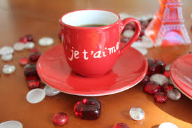 Tu me rends plus heureux que l'amour me pousse à décrocher la lune pour toi mais je suis qu'un simple humain et je saisis ma plume tu mérites bien tout l'or et les diamants du. Les Mots D Amour Love Terms In French French Etc