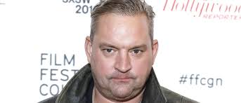 Er wurde als benny beimer in der fernsehserie lindenstraße bekannt. Lindenstrasse Star Christian Kahrmann Muss Cafe Schliessen Promiflash De