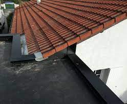 Liaison Cheneau Entre Tuiles Et Etancheite Extension De Maison Par Cube In Life Extension Maison Maison Toiture