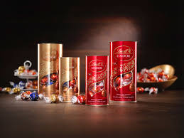 Rozkoszuj się aksamitnym, rozpływającym się wnętrzem, zatopionym w otoczce z wyśmienitej, mlecznej czekolady. Lindt Celebrates Love And Lindor With Branding Takeover On The Moodie Davitt Report The Moodie Davitt Report The Moodie Davitt Report