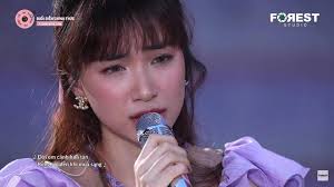 Cô từng đoạt giải quán quân học viện ngôi sao 2014. Zx5xt5trd3r5gm