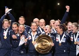 Denne artikkelen er over ett år gammel, og kan inneholde utdatert informasjon. Katrine Lunde For Handball Em Jeg Ma Vise At Jeg Eier Malet