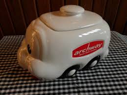 So i figured, i have to save my collection of most amazing christmas cookies and try some of them this year! Vintage Archway Cookie Jar Advertising 1980s Archway Cookies Cookie Jars Vintage Collectible Cookie Jars