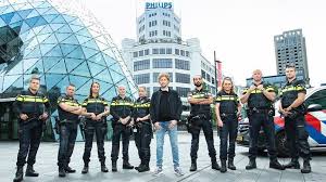 Maybe you would like to learn more about one of these? Bureau 040 Geeft Kijkje Achter De Schermen Bij De Politie In Eindhoven Omroep Brabant