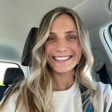 Shelly Caron's Instagram, Twitter & Facebook