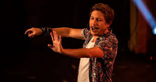 Un elenco destacado de profesionales del humor conformado por ricardo quevedo, alejandro riaño, diego mateus, iván marín, freddy beltrán y los invitados las grabaciones de la nueva temporada de 'comediantes de la noche, recargado', comienzan este martes 7 de noviembre a las 6:00 p.m., en. Mejorcomediante Alejandro Riano Soyteatro