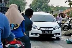 Mempunyai dana tak terbatas tentu gampang memilih sepeda mtb yang tersedia di pasaran, namun tidak halnya dengan yang mempunyai dana terbatas tetapi ingin memulai bersepeda mtb, kita memerlukan usaha ekstra agar sepeda idaman dan relatif cukup mumpuni dapat diajak ber mtb ria. Lewat Di Pinggir Kali Honda Mobilio Hadapi Rintangan Yang Susah Dilawan Gridoto Com