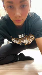 Elizabeth Grimshaw's Instagram, Twitter & Facebook