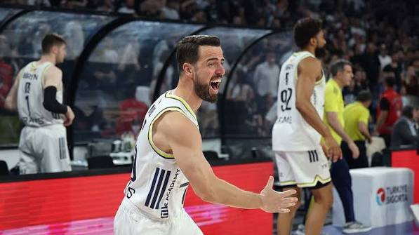 Melih Mahmutoğlu ve Fenerbahçe: Bir Kaptanlık Hikayesi Yeniden Yazılıyor