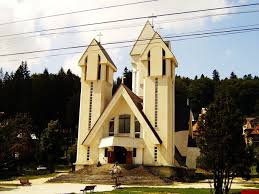Contrafortii, ancadramentele usii si ferestrelor, bazele stelare ale turlelor. Biserica Sfintii Imparati Constantin Si Elena Din Predeal