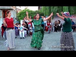 Roman Havasi Sevenler Super Baba Anne Dokturuyor Kurt Produksiyon Youtube Prom Dresses Formal Dresses Dresses