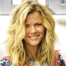 An inverted bob with jagged layers is a great choice to make your hair look elegant and stylish. 6 Secrets To The Best Haircut For Beach Waves And Wavy Lobs Behindthechair Com