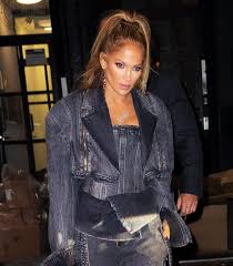 Jennifer lopez and maluma pa ti (spanglish version) (pa ti + lonely 2020). Aikrm8niaek4mm