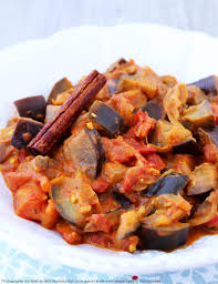 Tout l'été, profitez de l'aubergine, si dodue avec sa peau lisse et sa chair moelleuse à souhait quand on la cuit. Curry D Aubergines Au Lait De Coco Les Epices Rient