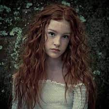 Love The Pale Skin Dark Brown Eyes Long Red Hair And Top Too Hair Pale Skin Red Hair Brown Eyes Pale Black Hair