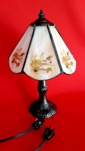 Vintage Tiffa Mini Tischleuchte L L Wmc 9877 Stained Glass Shade Signed Meyda Guss Meta In 2020 Tiffany Lampen Glasmalerei Lampentisch