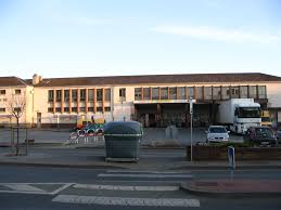 Retrouvez tous les bureaux de poste et points de contact la poste ou utilisez l'outil de localisation pour visualiser les points les plus proches de chez vous. Fichier Chateauroux Centre De Tri Postal Jpg Wikipedia