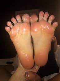 TW Pornstars - 3 pic. Funandgames18. Twitter. Cum on @Kitssweetfeets soles  after a footjob😍😍🤤🤤💦💦🦶🏻🦶🏻. 6:44 PM - 20 Apr 2022