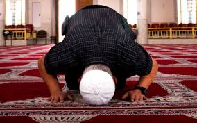 Bu günde mübarek cuma namazı eda edilmektedir. Kurban Bayrami Namazi Farz Mi Sunnet Mi Diyanet Cevabi Internet Haber