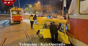 Последние новости киева на комсомольской правде в украине. Novosti Kieva Pyanyj Voditel Na Legkovushke Vletel V Tramvaj Dvizhenie Na Putyah Zablokirovano Kiev Tsn Ua