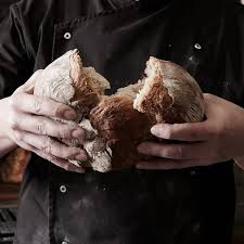 Zutaten Fur 4 Brote A 870 G 1500 G Weizenmehl Type 1050 300 G Dinkelmehl Type 630 200 G Roggenmehl Type 1150 42 G Wurfel He Bauernbrot Brot Backen Rezept Brot