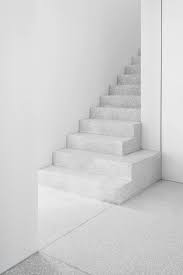 a minimalist residence built for an art collector in zurich ignant minimalis minimalistische architektur architektur innenarchitektur monochrome einrichtung