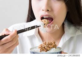 納豆を食べる女性の写真素材 [24196660] - PIXTA