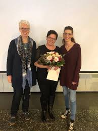 Es ist geschafft 🤩 Unsere Sandra darf sich jetzt "examinierte  Altenpflegerin" nennen. Du warst eine tolle Auszubildende! Wir bedanken uns  für die gemeinsame Zeit und wünschen Dir alles Liebe für die berufliche