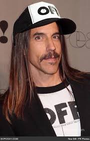 Anyone else wish Anthony would return to this look? I think it's pre-I'm  With You era but could be wrong. : r/RedHotChiliPeppers