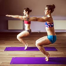 Ari loves yoga because it goes beyond exercise; Bikram Yoga Das Heisseste Yoga Workout