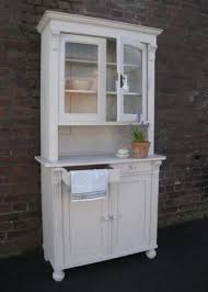 Ein Schoner Hingucker Und Ein Seltenes Exemplar Ist Dieser Alte Buffetschrank Es Hat Einen Frischen Neuen Ans Buffetschrank Ideen Furs Zimmer Schones Geschirr
