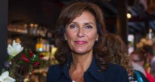 Astrid joosten was born in 1975 in beverwijk, kingdom of the netherlands and is currently 61 years old. Hevige Verontwaardiging Om Salaris Van Astrid Joosten Entertainment Telegraaf Nl
