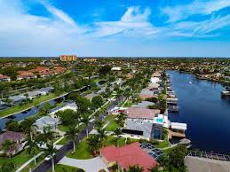 Waterfront Homes For Sale Cape Coral Fl Is Surrounded By Tons Of Beautiful Canals And Waterways Throughout Waterfront Homes For Sale Waterfront Homes Canals