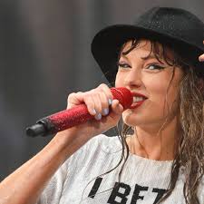 Inside Prince William and Taylor Swift's 'Great Connection': Royal Expert  (Exclusive)