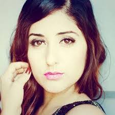 Esther Olmos's Instagram, Twitter & Facebook